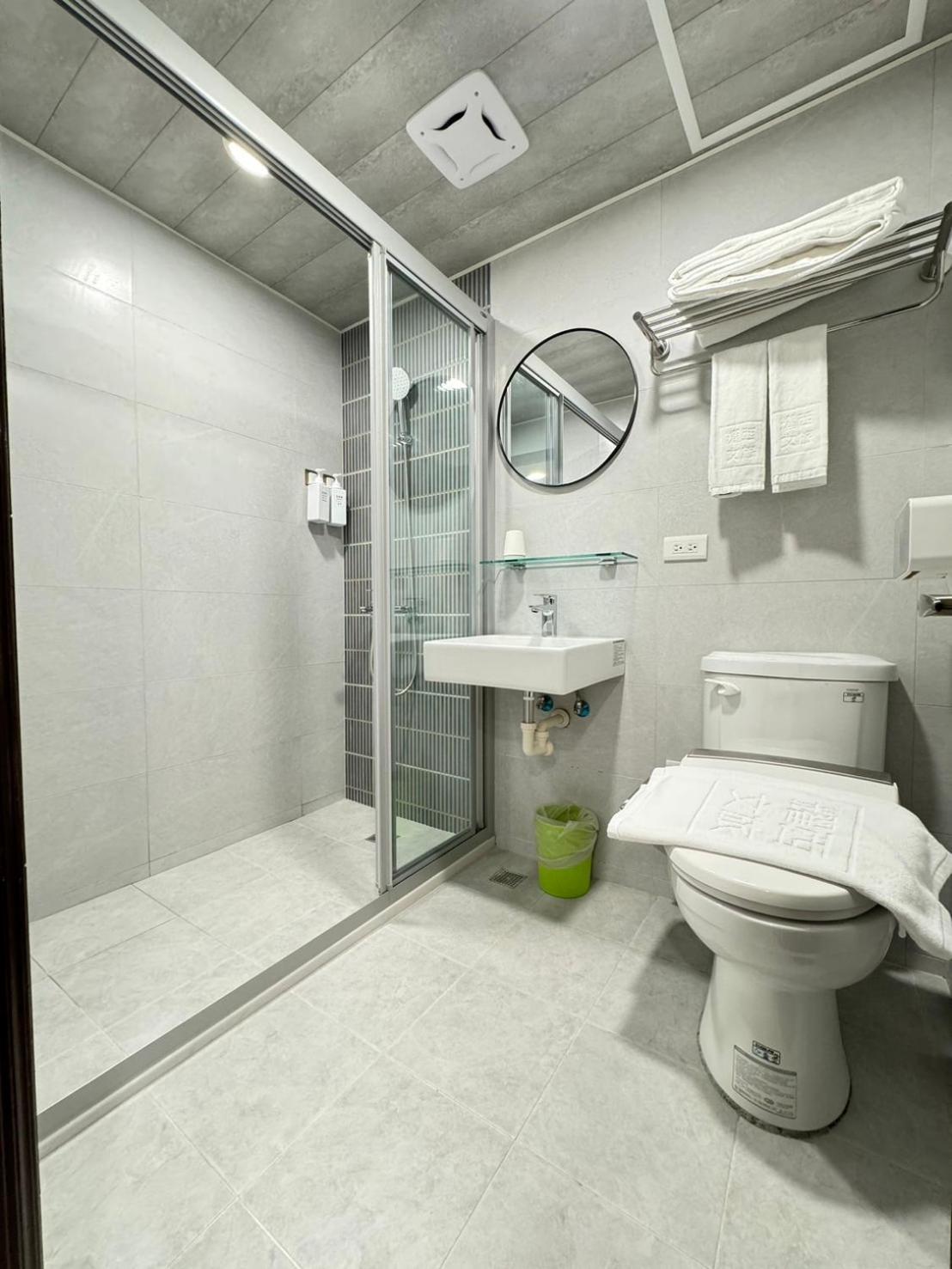 Yoshi Hotel - Tainan Sinmei Branch ภายนอก รูปภาพ